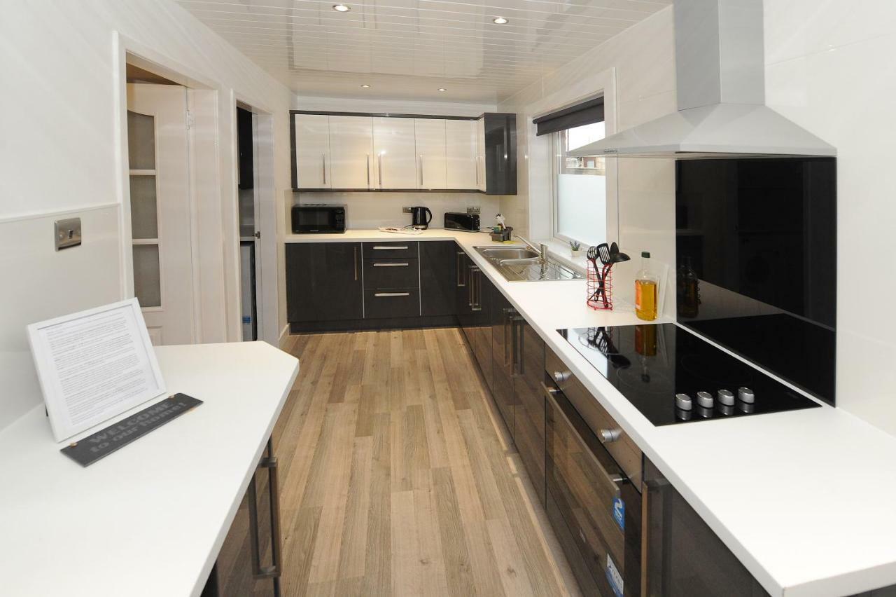 Three Bedroom Spacious House สเตอร์ลิง ภายนอก รูปภาพ