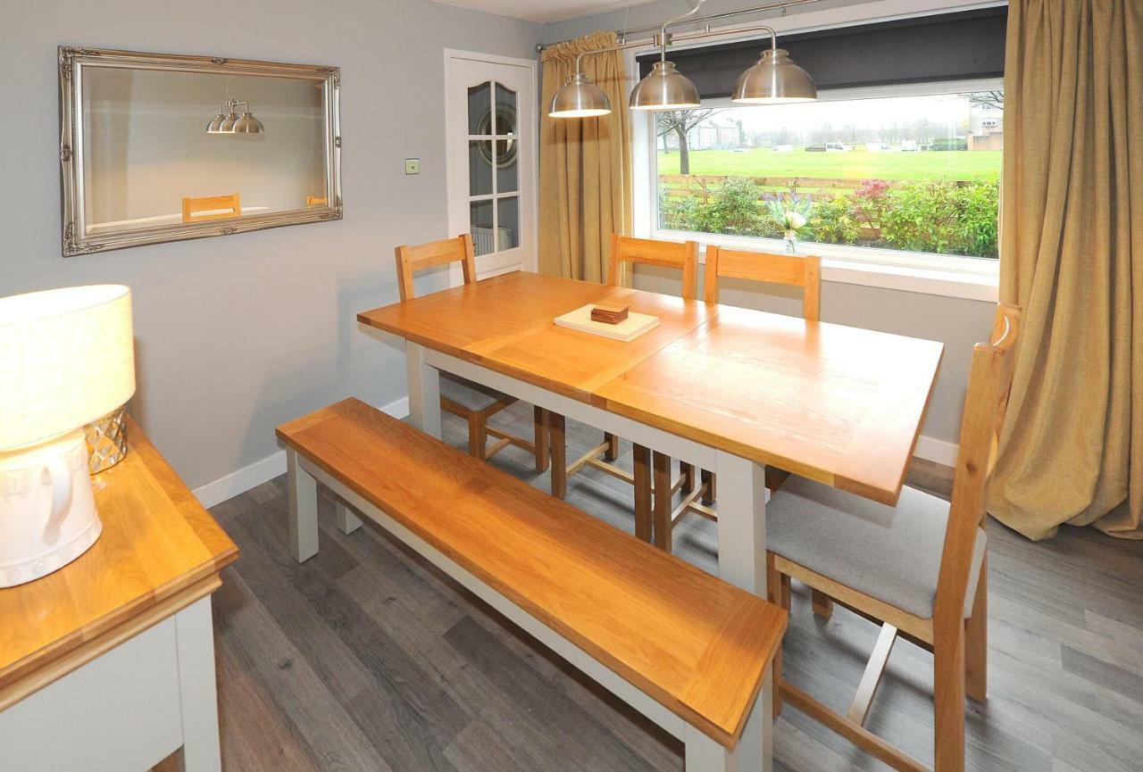 Three Bedroom Spacious House สเตอร์ลิง ภายนอก รูปภาพ